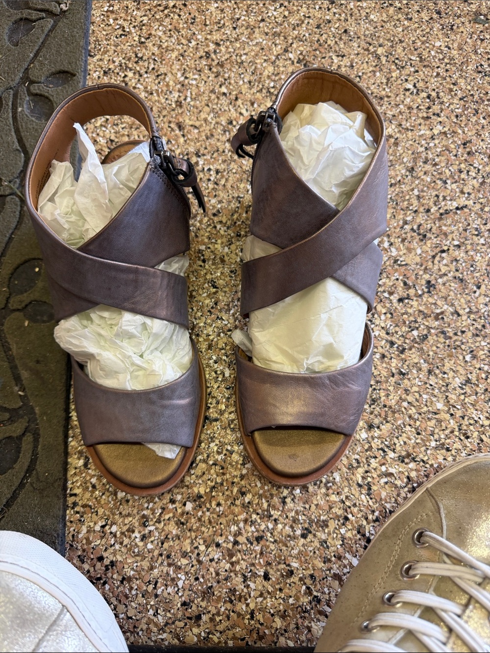 Women’s Crisscross Leather Sandals - Taupe